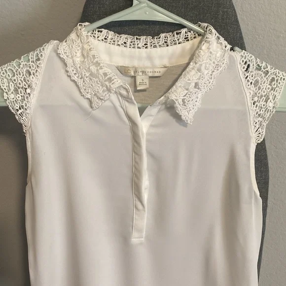 🩷3 for $20🩷 White top with Lace - Picture 2 of 8